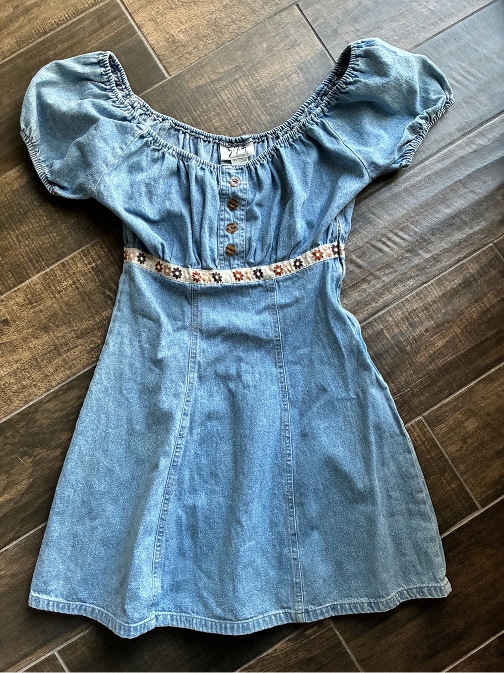 579 Light Blue Denim Puff-Sleeve Mini Dress with Embroidered Waist